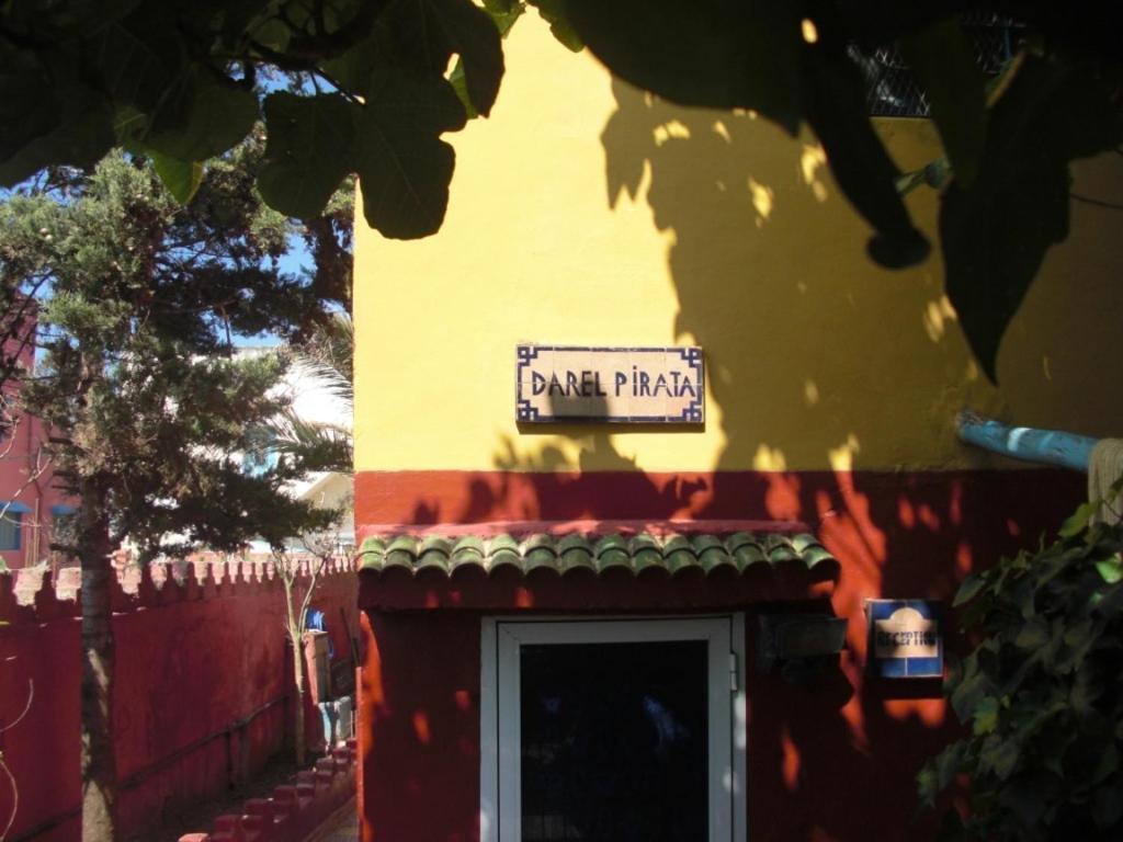 Dar El Pirata Hostel Асила Экстерьер фото